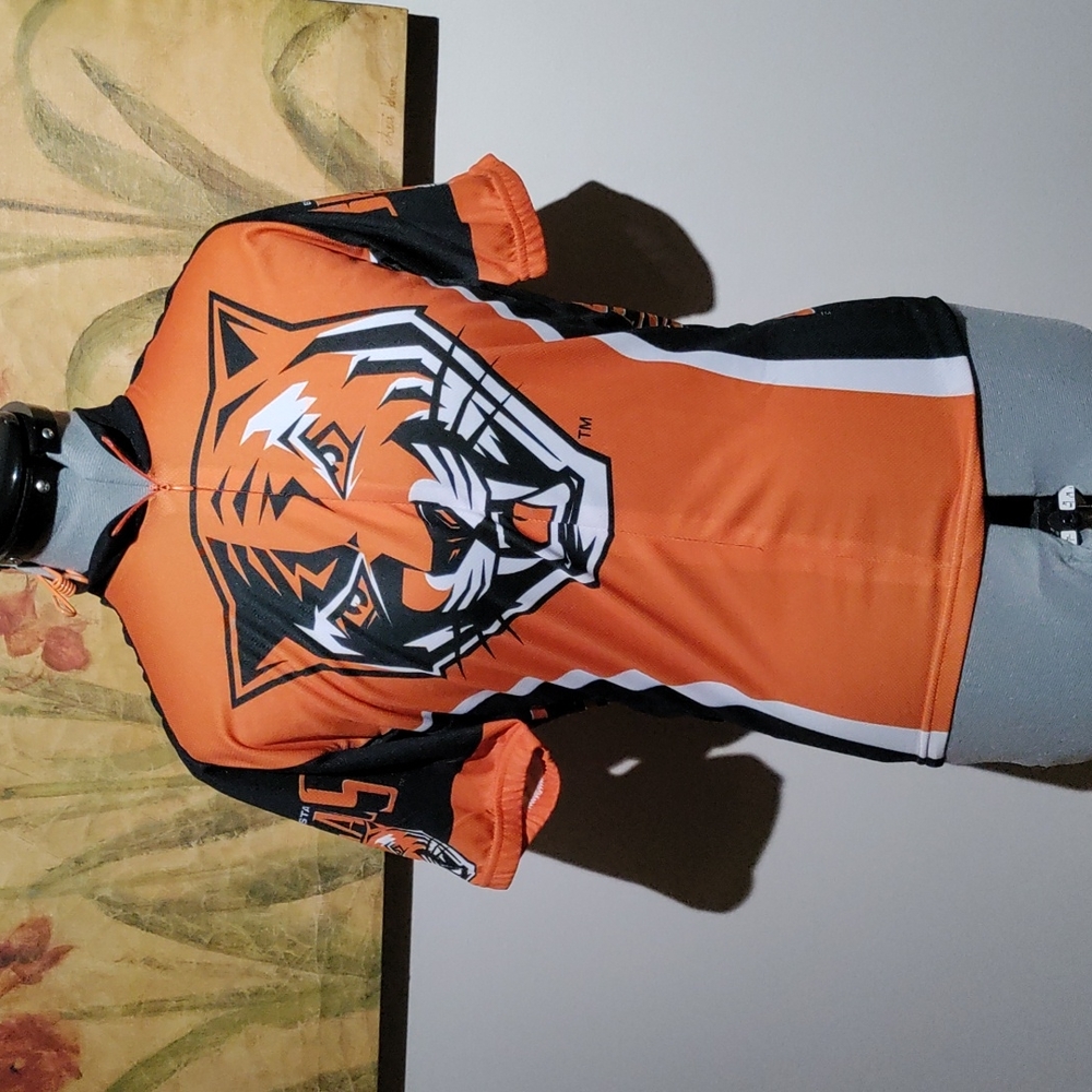 Buffalo State cycling apparel size small